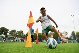 皇马2-3巴萨！维尼进球被换下，谁是丢冠罪魁