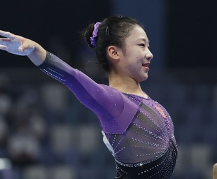 布尼达为何没首发？阿贾克斯主帅：他训练迟到了